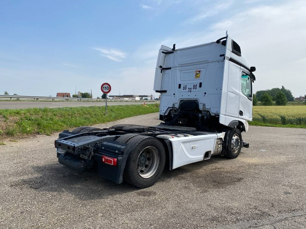 Mercedes-Benz 1845 Space Cab Suspension Pneumatique endommagé  - Nyergesvontató: 4 kép. Mercedes-Benz 1845 Space Cab Suspension Pneumatique endommagé  - Nyergesvontató: 4 kép.