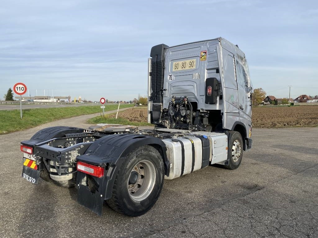 Volvo FH 460 / I-Save 1er Main endommagé - Nyergesvontató: 4 kép. Volvo FH 460 / I-Save 1er Main endommagé - Nyergesvontató: 4 kép.