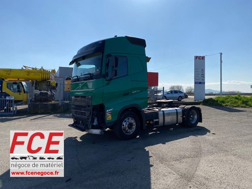 Volvo FH 500 I-save GLOBETROTTER 1er Main endommagé - Nyergesvontató: 1 kép. Volvo FH 500 I-save GLOBETROTTER 1er Main endommagé - Nyergesvontató: 1 kép.