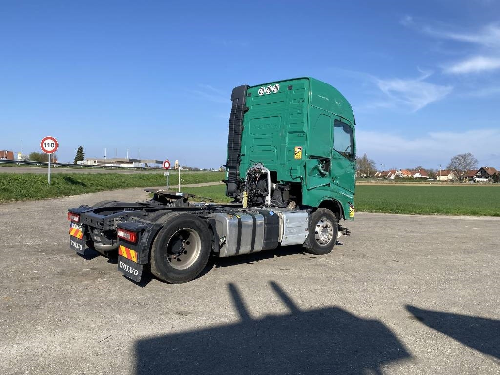 Volvo FH 500 I-save GLOBETROTTER 1er Main endommagé - Nyergesvontató: 4 kép. Volvo FH 500 I-save GLOBETROTTER 1er Main endommagé - Nyergesvontató: 4 kép.