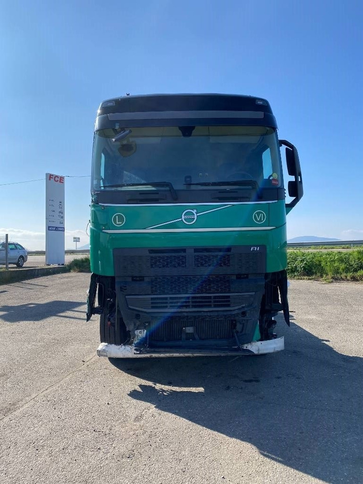 Volvo FH 500 I-save GLOBETROTTER 1er Main endommagé - Nyergesvontató: 2 kép. Volvo FH 500 I-save GLOBETROTTER 1er Main endommagé - Nyergesvontató: 2 kép.