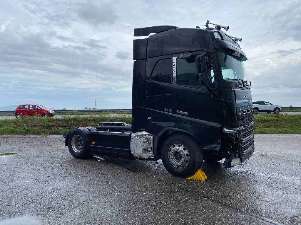 Volvo FH 500 / RETARDER Origine Française endommagé - Nyergesvontató: 3 kép. Volvo FH 500 / RETARDER Origine Française endommagé - Nyergesvontató: 3 kép.