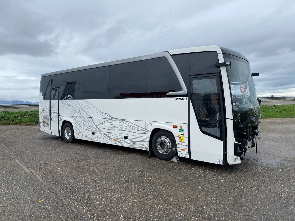 Otokar ULYSO-T Cummins e6/316Ps endommagé - Helyközi busz: 3 kép. Otokar ULYSO-T Cummins e6/316Ps endommagé - Helyközi busz: 3 kép.