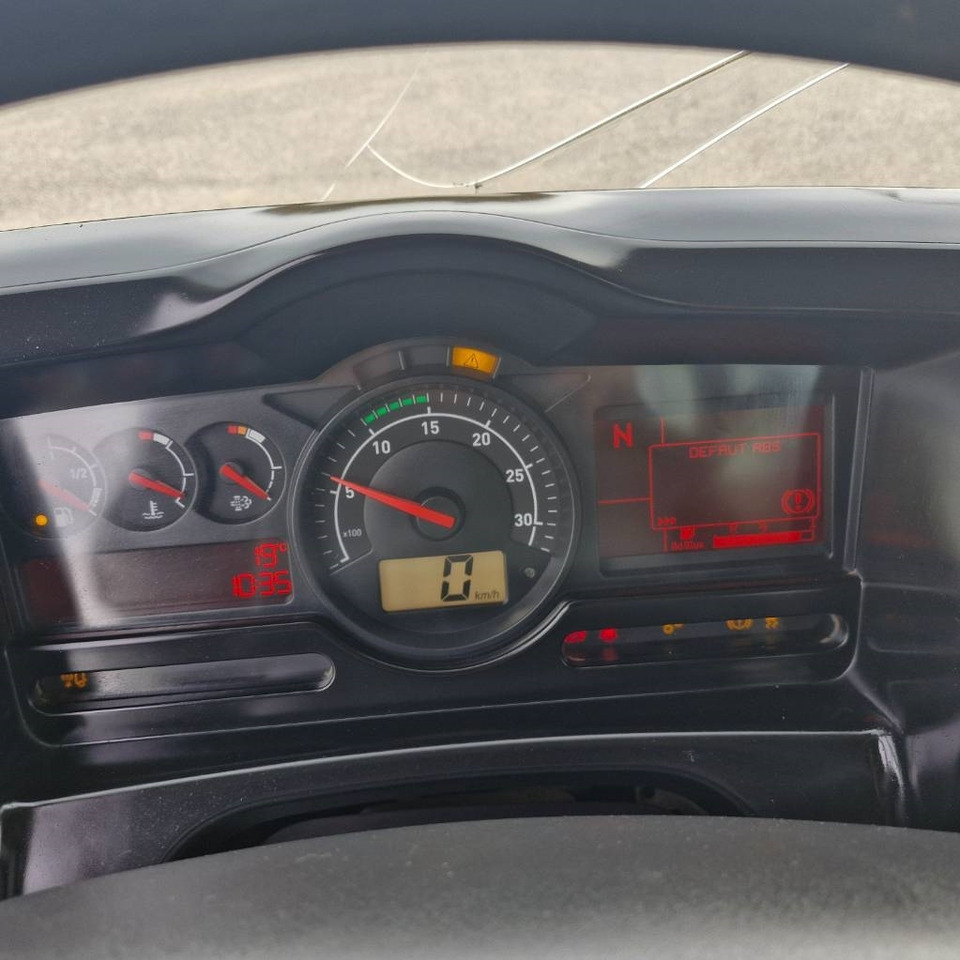 Horgos rakodó teherautó Renault D Wide 380: 10 kép.