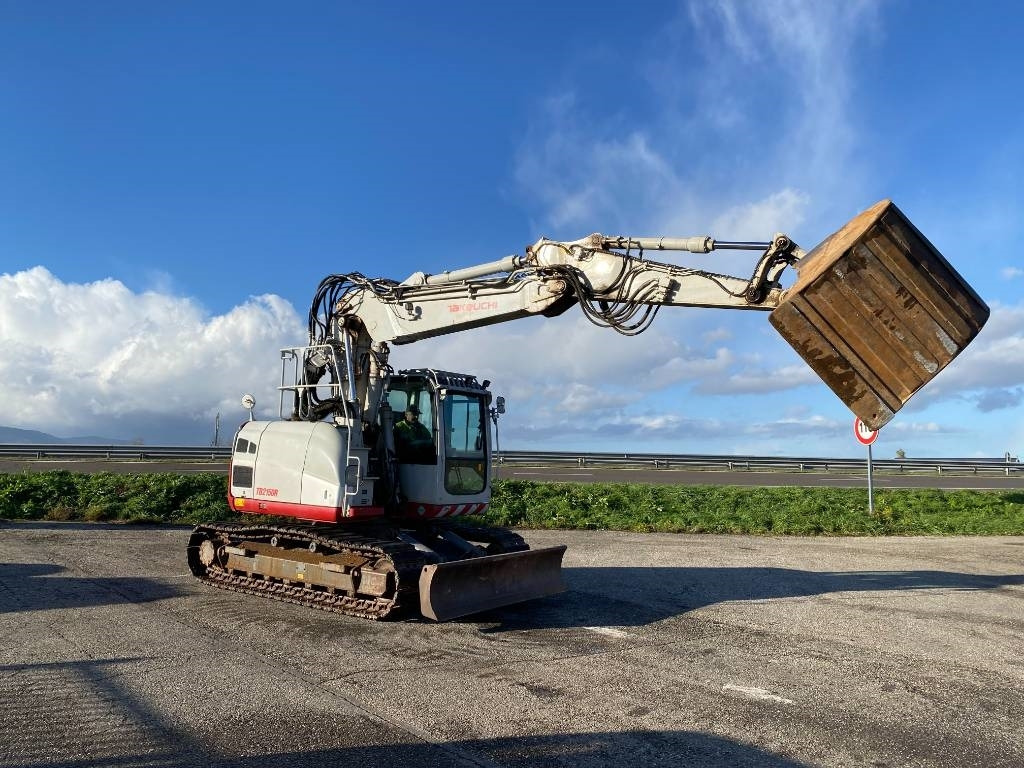 Takeuchi TB 2150-R Certificat CE endommagée - Lánctalpas kotró: 3 kép. Takeuchi TB 2150-R Certificat CE endommagée - Lánctalpas kotró: 3 kép.