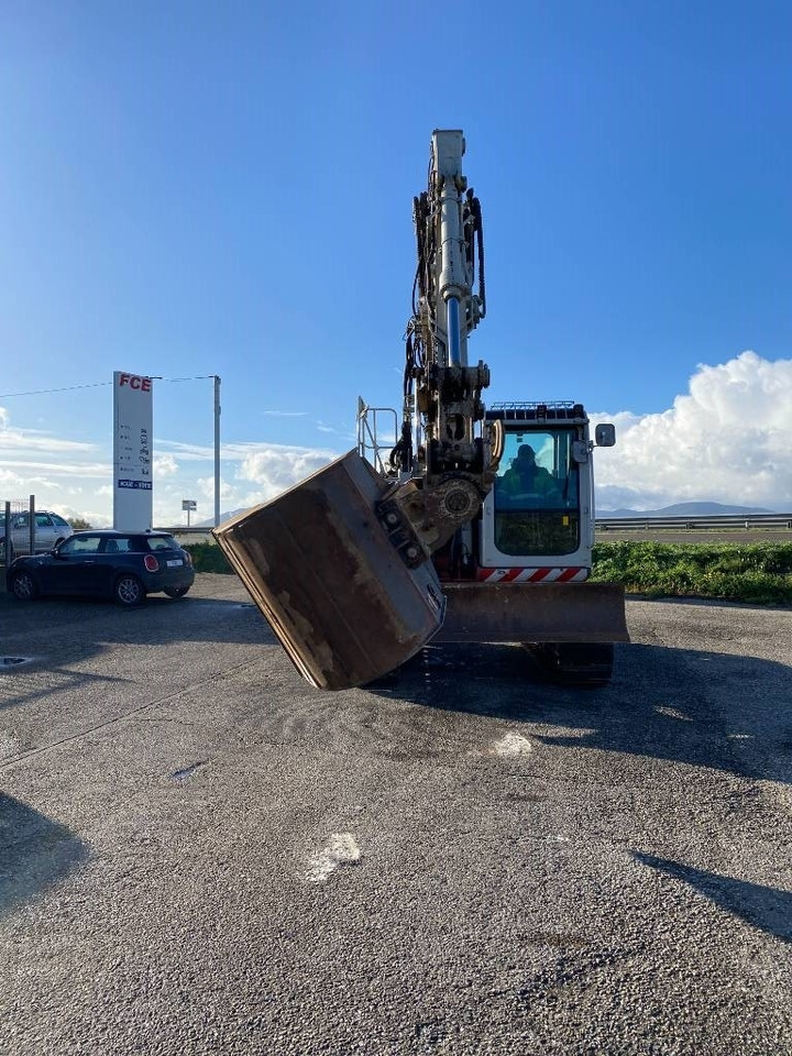 Takeuchi TB 2150-R Certificat CE endommagée - Lánctalpas kotró: 2 kép. Takeuchi TB 2150-R Certificat CE endommagée - Lánctalpas kotró: 2 kép.