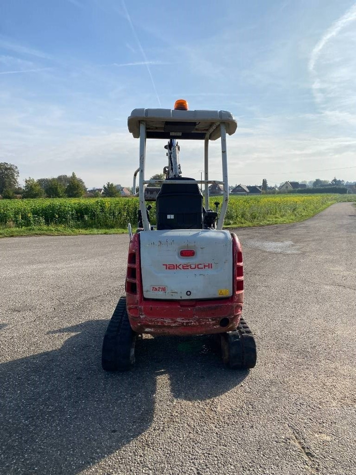 Takeuchi TB 216 /1er Main endommagée - Minikotró: 5 kép. Takeuchi TB 216 /1er Main endommagée - Minikotró: 5 kép.