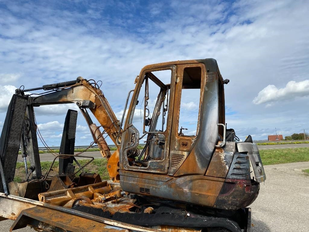 Takeuchi TB 250 + Brise roche et Godets endommagée - Minikotró: 3 kép. Takeuchi TB 250 + Brise roche et Godets endommagée - Minikotró: 3 kép.