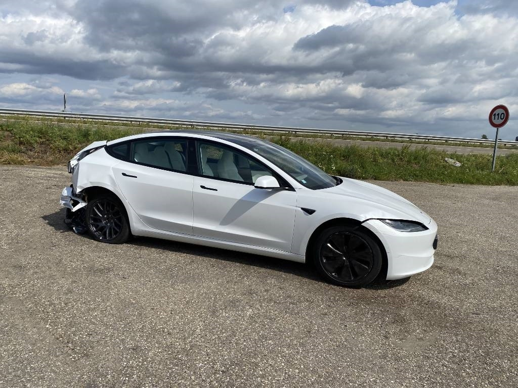 Tesla MODEL 3 5YJ3 Carte Grise Française endommagée - Autó: 3 kép. Tesla MODEL 3 5YJ3 Carte Grise Française endommagée - Autó: 3 kép.