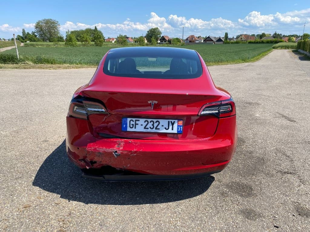Tesla MODEL 3 5YJ3 - Rwd Carte Grise Française endommagé - Autó: 5 kép. Tesla MODEL 3 5YJ3 - Rwd Carte Grise Française endommagé - Autó: 5 kép.