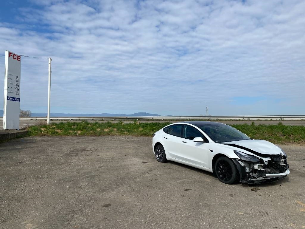 Tesla MODEL 3 - 5YJ3 Rwd Origine Française - Szedán: 3 kép. Tesla MODEL 3 - 5YJ3 Rwd Origine Française - Szedán: 3 kép.