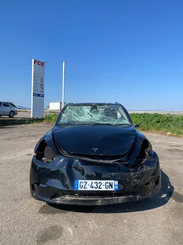Tesla Model Y RWD/Origine Française endommagée - Autó: 2 kép. Tesla Model Y RWD/Origine Française endommagée - Autó: 2 kép.