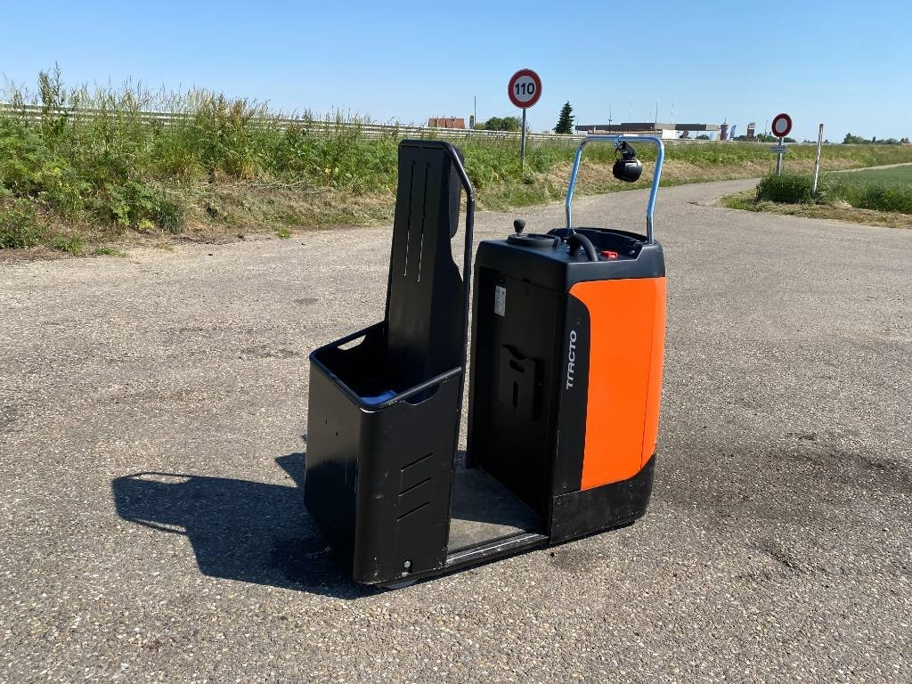 Toyota BT/MOVIT TSE 150-708 1er MAIN endommagé - Elektromos vontató: 4 kép. Toyota BT/MOVIT TSE 150-708 1er MAIN endommagé - Elektromos vontató: 4 kép.