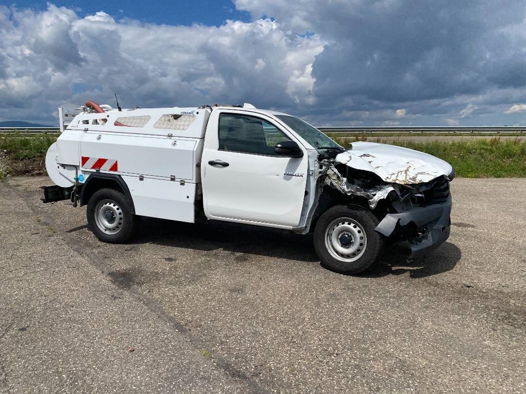 Toyota HILUX 2.4 D4D /MINIMAX COMBINE LONGWAY endommagé - Szippantós autó: 3 kép. Toyota HILUX 2.4 D4D /MINIMAX COMBINE LONGWAY endommagé - Szippantós autó: 3 kép.