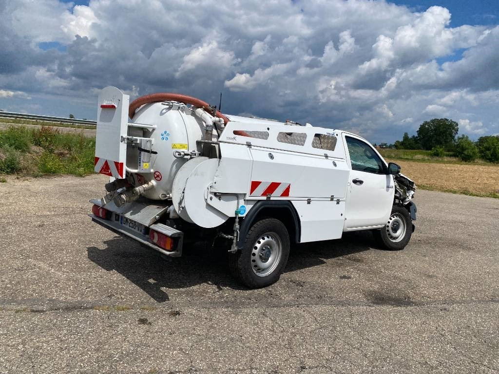 Toyota HILUX 2.4 D4D /MINIMAX COMBINE LONGWAY endommagé - Szippantós autó: 4 kép. Toyota HILUX 2.4 D4D /MINIMAX COMBINE LONGWAY endommagé - Szippantós autó: 4 kép.