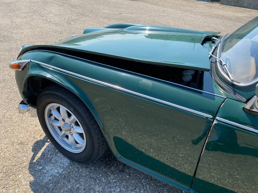 Autó Triumph TR4-A + Hard Top / OldTimer endommagé: 24 kép.