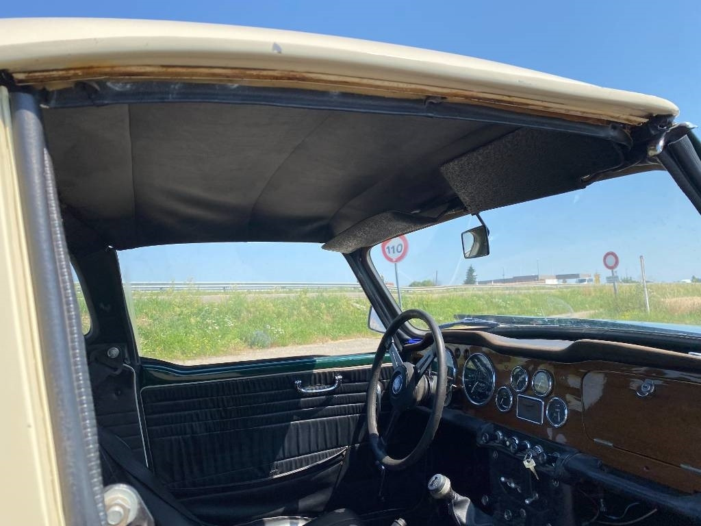 Autó Triumph TR4-A + Hard Top / OldTimer endommagé: 49 kép.