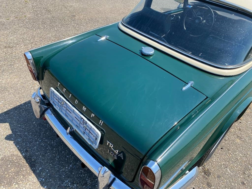 Autó Triumph TR4-A + Hard Top / OldTimer endommagé: 38 kép.