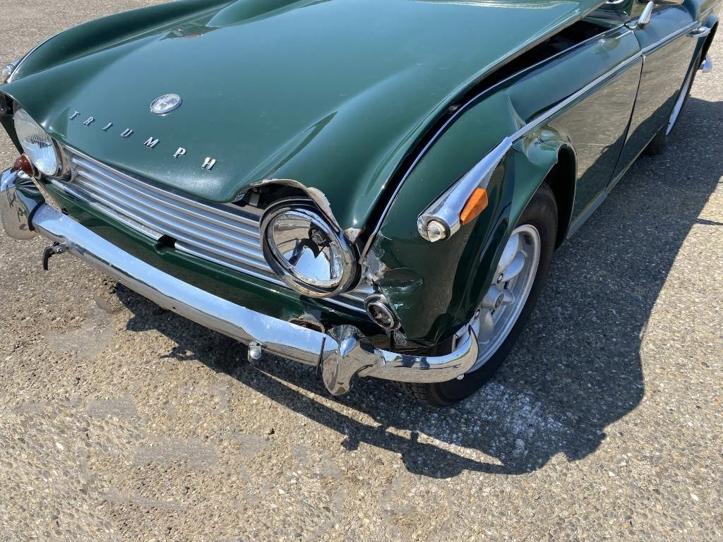 Autó Triumph TR4-A + Hard Top / OldTimer endommagé: 10 kép.