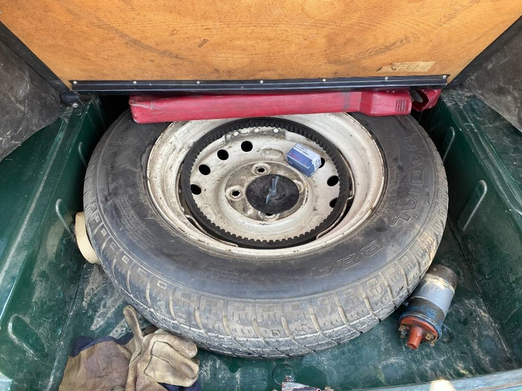 Autó Triumph TR4-A + Hard Top / OldTimer endommagé: 35 kép.