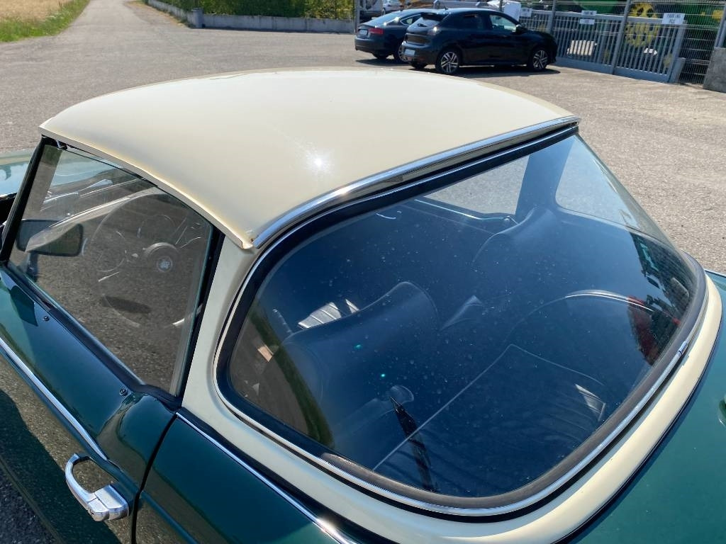 Autó Triumph TR4-A + Hard Top / OldTimer endommagé: 27 kép.