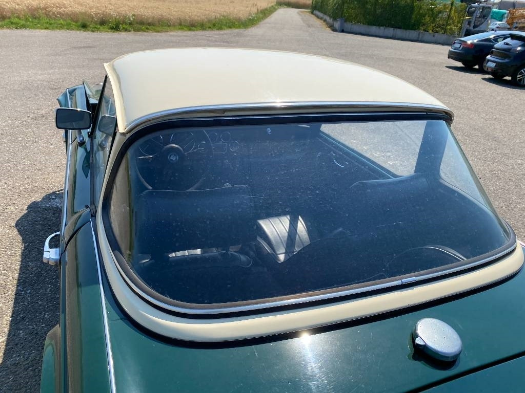 Autó Triumph TR4-A + Hard Top / OldTimer endommagé: 30 kép.
