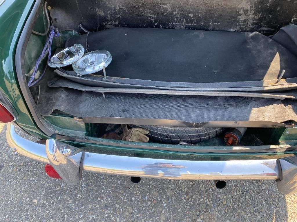 Autó Triumph TR4-A + Hard Top / OldTimer endommagé: 34 kép.