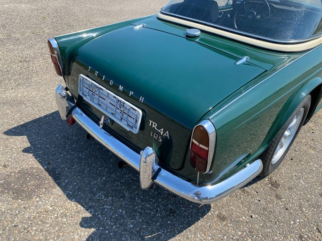 Autó Triumph TR4-A + Hard Top / OldTimer endommagé: 37 kép.