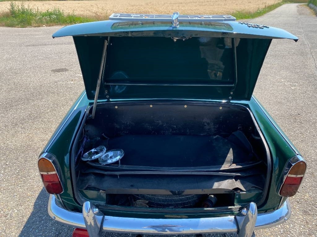 Autó Triumph TR4-A + Hard Top / OldTimer endommagé: 33 kép.