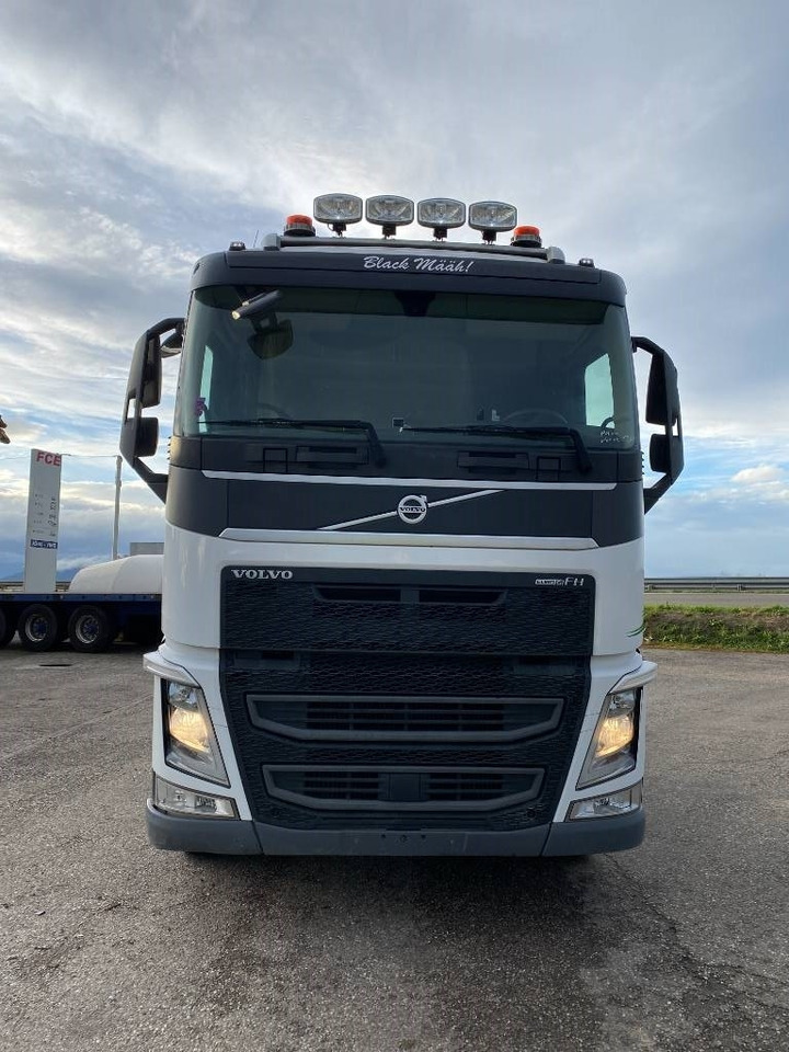 Volvo FH 460 6x4 /E6 VEB - Rönkszállító teherautó: 2 kép. Volvo FH 460 6x4 /E6 VEB - Rönkszállító teherautó: 2 kép.