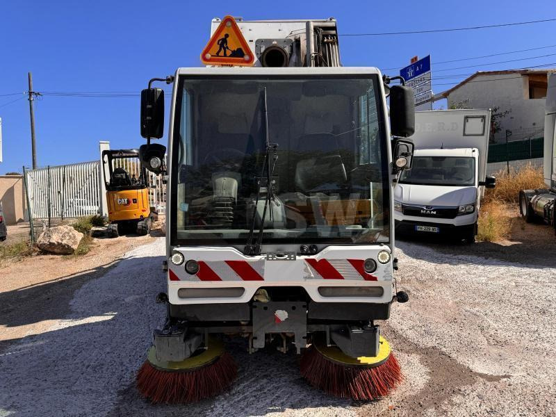 Bucher Schoerling CITYCAT 5006 - Utcaseprő gép: 2 kép. Bucher Schoerling CITYCAT 5006 - Utcaseprő gép: 2 kép.