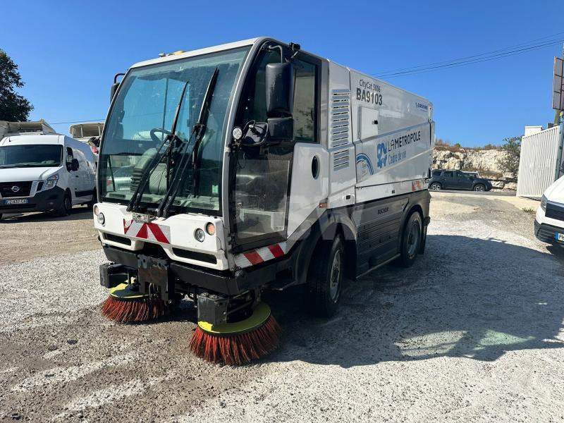 Bucher Schoerling CITYCAT 5006 - Utcaseprő gép: 1 kép. Bucher Schoerling CITYCAT 5006 - Utcaseprő gép: 1 kép.
