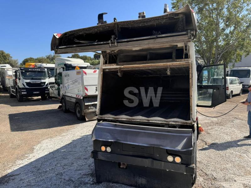 Bucher Schoerling CITYCAT 5006 - Utcaseprő gép: 5 kép. Bucher Schoerling CITYCAT 5006 - Utcaseprő gép: 5 kép.