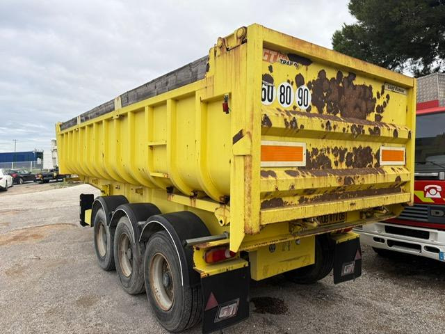 FRUEHAUF TRAILOR BENNE TP ACIER 3 ESSIEUX - Félpótkocsi billenőplatós: 2 kép. FRUEHAUF TRAILOR BENNE TP ACIER 3 ESSIEUX - Félpótkocsi billenőplatós: 2 kép.