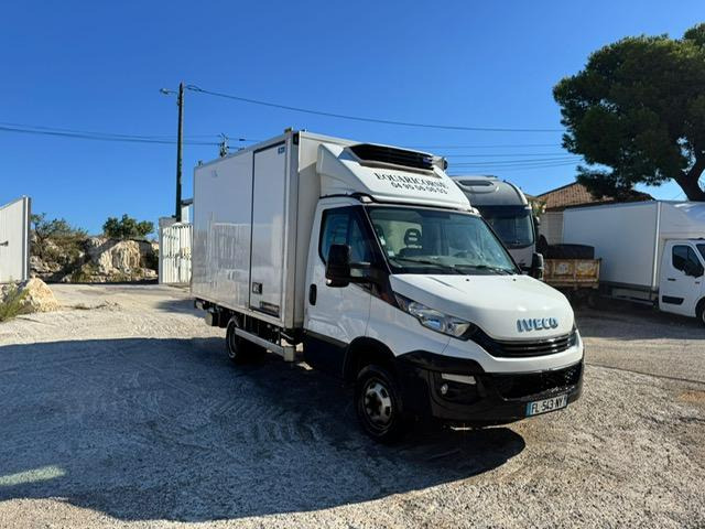Iveco 35C16 CAISSE FRIGO LAMBERET ET CARRIER ET HAYON - Hűtős kisteherautó: 3 kép. Iveco 35C16 CAISSE FRIGO LAMBERET ET CARRIER ET HAYON - Hűtős kisteherautó: 3 kép.