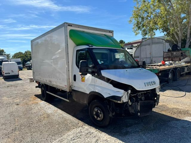 Iveco 70C180 CAISSE HAYON - Dobozos kisteherautó: 3 kép. Iveco 70C180 CAISSE HAYON - Dobozos kisteherautó: 3 kép.