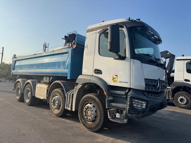Mercedes AROCS 3240 BI BENNE - Billenőplatós teherautó: 1 kép. Mercedes AROCS 3240 BI BENNE - Billenőplatós teherautó: 1 kép.
