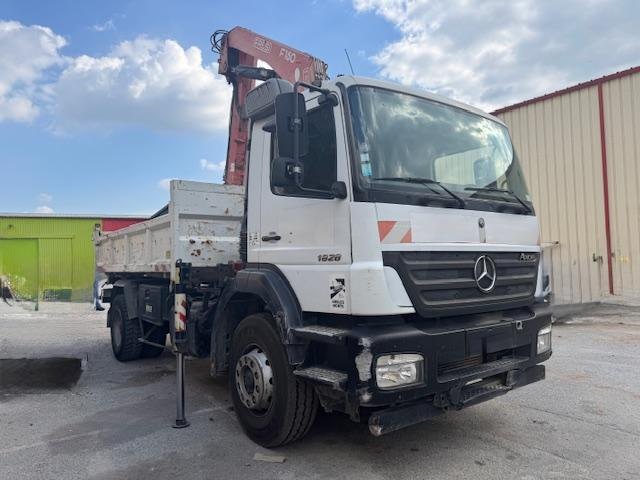 Mercedes AXOR 1828 BENNE GRUE FASSI - Billenőplatós teherautó, Darus autó: 3 kép. Mercedes AXOR 1828 BENNE GRUE FASSI - Billenőplatós teherautó, Darus autó: 3 kép.