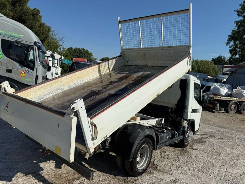 Mitsubishi Fuso Canter 3C15 - Billenőplatós kisteherautó: 4 kép. Mitsubishi Fuso Canter 3C15 - Billenőplatós kisteherautó: 4 kép.