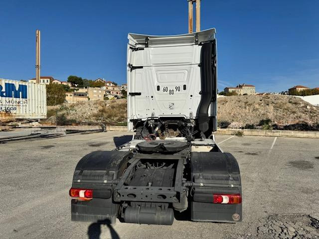 Mercedes ACTROS 1853 - Nyergesvontató: 3 kép. Mercedes ACTROS 1853 - Nyergesvontató: 3 kép.