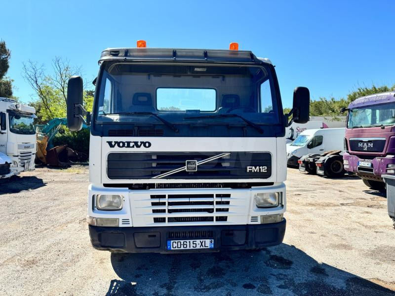 Volvo FM12 380 - Nyergesvontató: 2 kép. Volvo FM12 380 - Nyergesvontató: 2 kép.