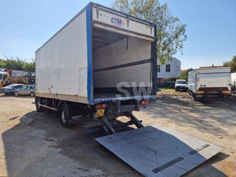 Renault DCI 220 - Dobozos felépítményű teherautó: 5 kép. Renault DCI 220 - Dobozos felépítményű teherautó: 5 kép.