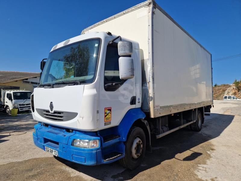 Renault Midlum 220 DCI - Dobozos felépítményű teherautó: 1 kép. Renault Midlum 220 DCI - Dobozos felépítményű teherautó: 1 kép.