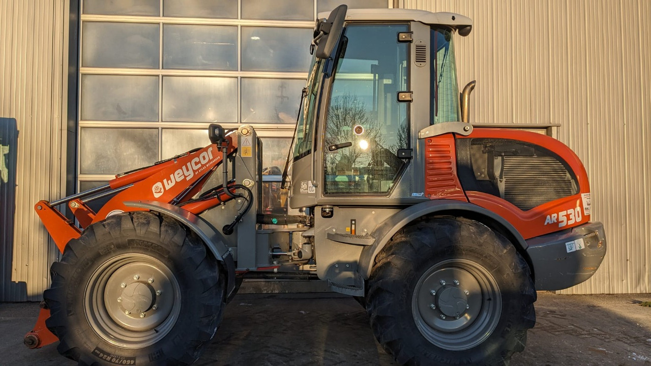 Atlas AR530 - Gumikerekes homlokrakodó: 1 kép. Atlas AR530 - Gumikerekes homlokrakodó: 1 kép.