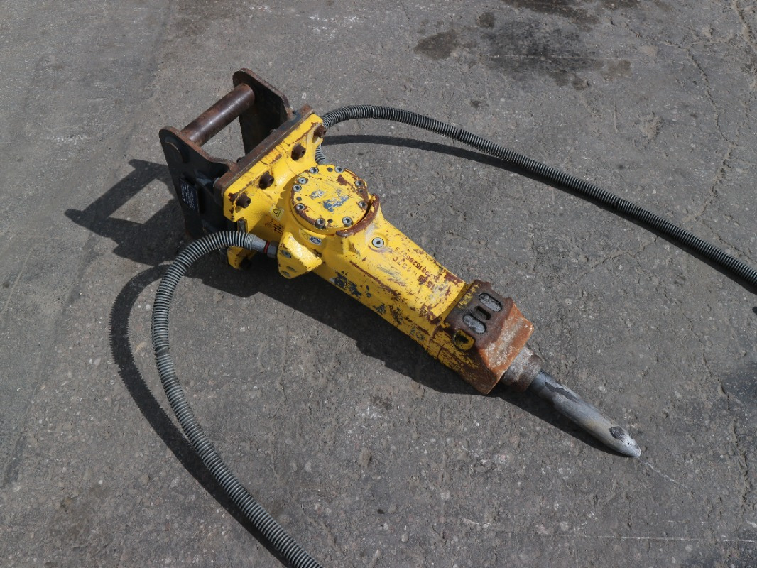 Atlas Copco SB152 - Hidraulikus törőfej: 1 kép. Atlas Copco SB152 - Hidraulikus törőfej: 1 kép.