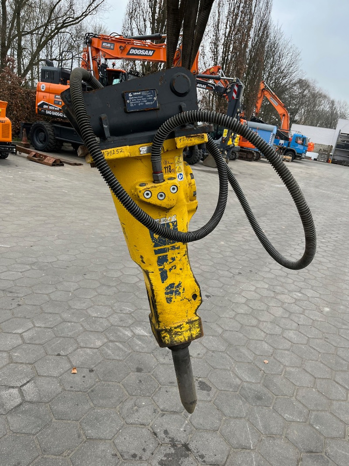 Atlas Copco SB202 - Hidraulikus törőfej: 2 kép. Atlas Copco SB202 - Hidraulikus törőfej: 2 kép.