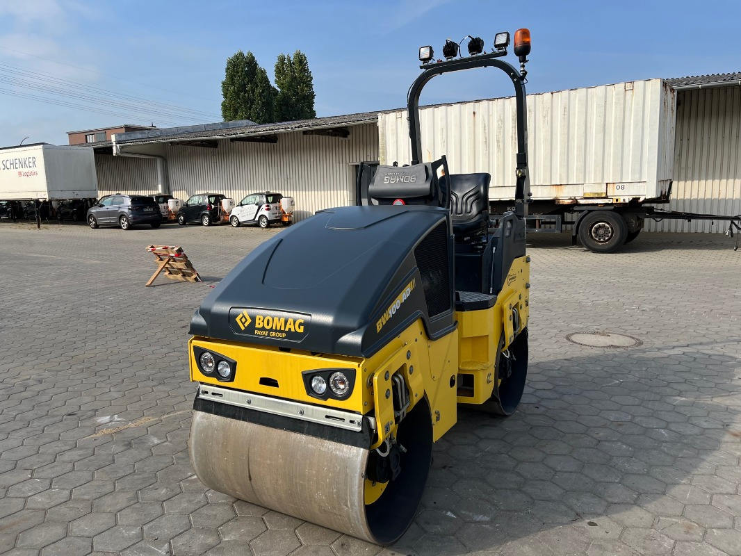 Bomag BW100AD-5 - Henger: 1 kép. Bomag BW100AD-5 - Henger: 1 kép.