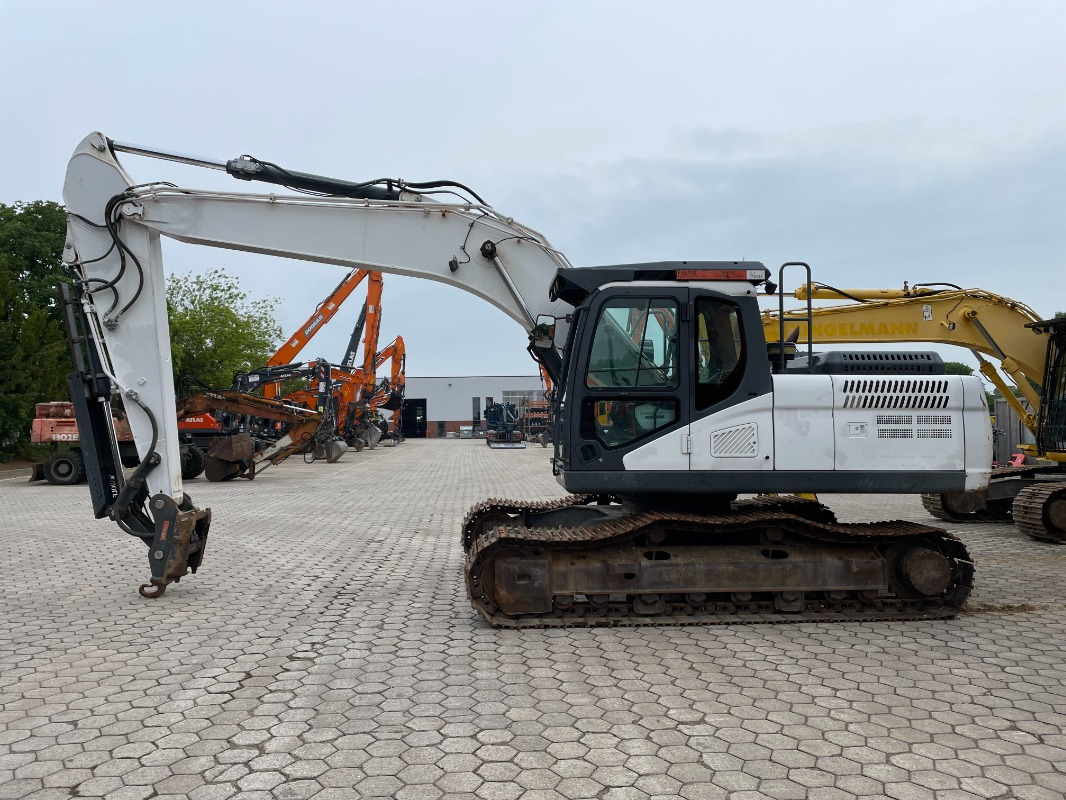 Doosan DX225LC-5 - Lánctalpas kotró: 2 kép. Doosan DX225LC-5 - Lánctalpas kotró: 2 kép.