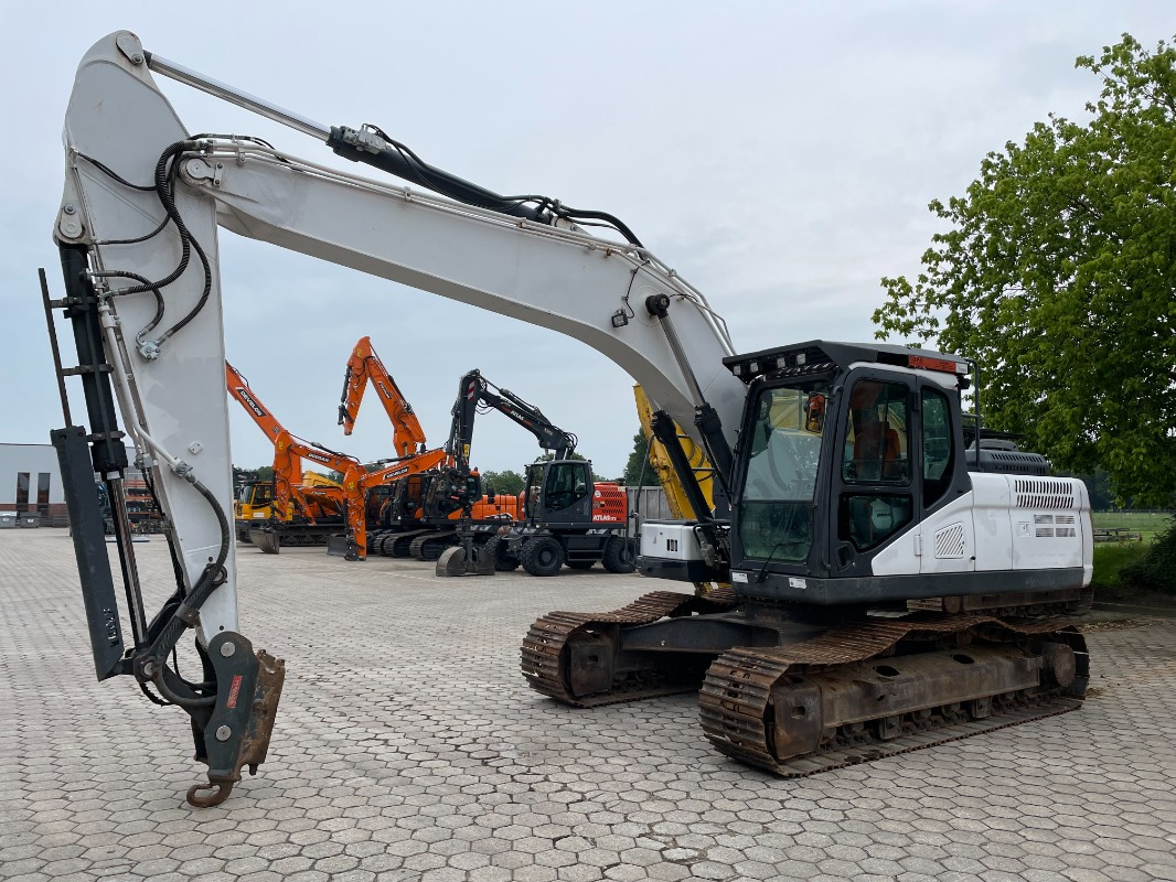 Doosan DX225LC-5 - Lánctalpas kotró: 1 kép. Doosan DX225LC-5 - Lánctalpas kotró: 1 kép.