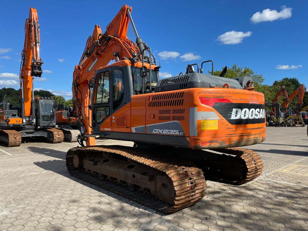 Doosan DX235LC-5 - Lánctalpas kotró: 5 kép. Doosan DX235LC-5 - Lánctalpas kotró: 5 kép.